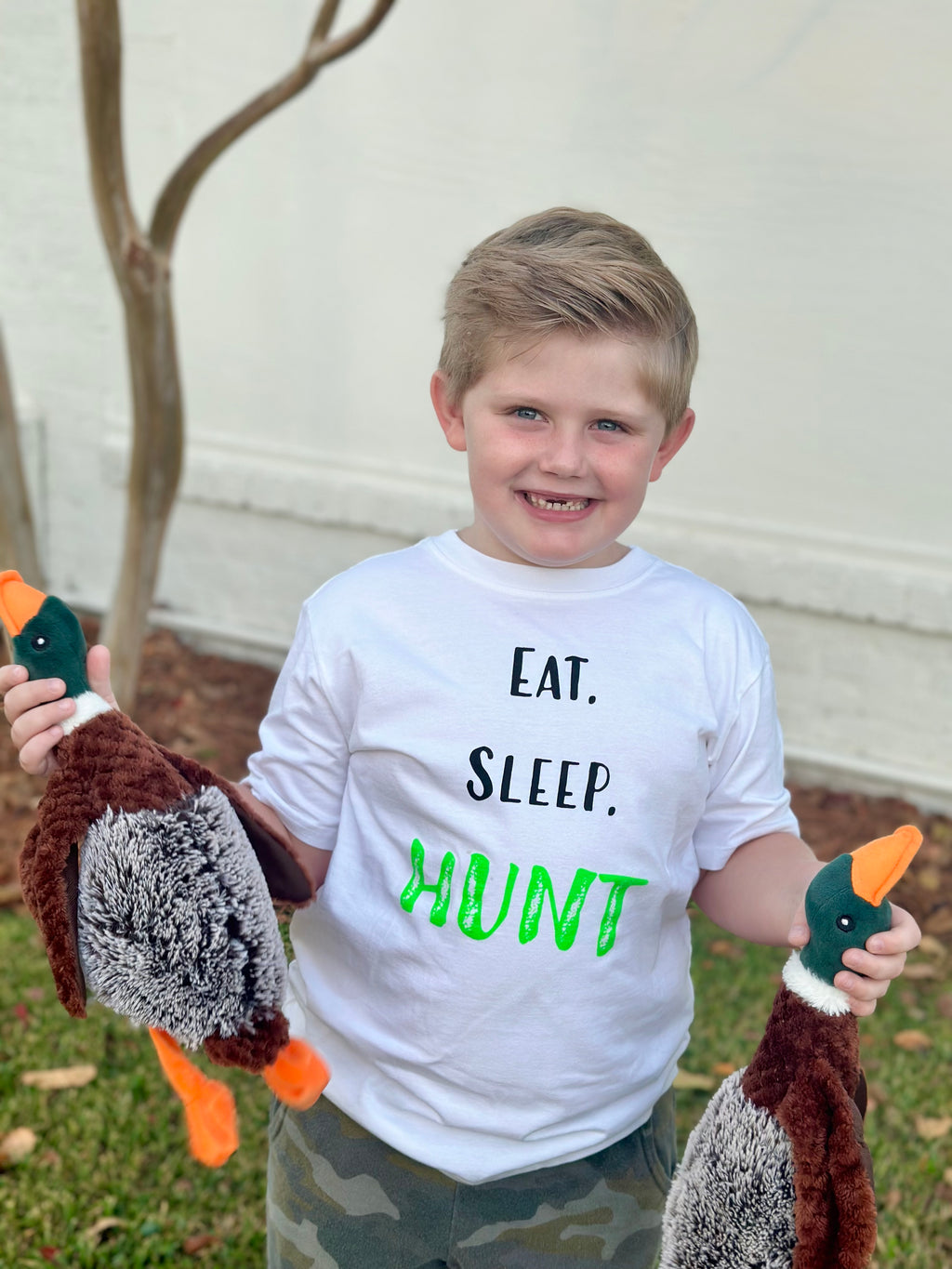 Dixie Cupped - Eat.Sleep.Hunt- Kids T-Shirt (white)